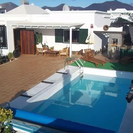 Playa Blanca Sleeps 6 Pool Wifi T691312 וילה *