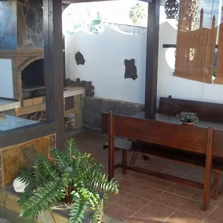 Playa Blanca Sleeps 6 Pool Wifi T691312 וילה