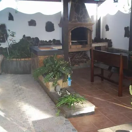 Playa Blanca Sleeps 6 Pool Wifi T691312 וילה