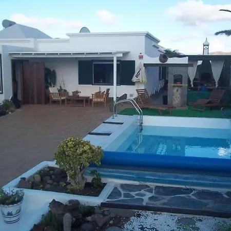 Villa Playa Blanca Sleeps 6 Pool Wifi T691312 *