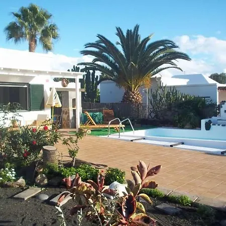 Villa Playa Blanca Sleeps 6 Pool Wifi T691312 *